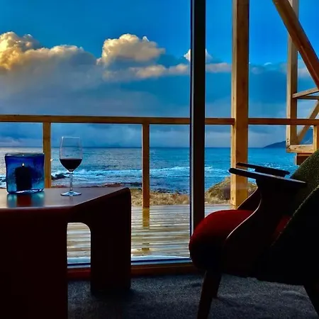 Where The Ocean Meets Land Apartmán *